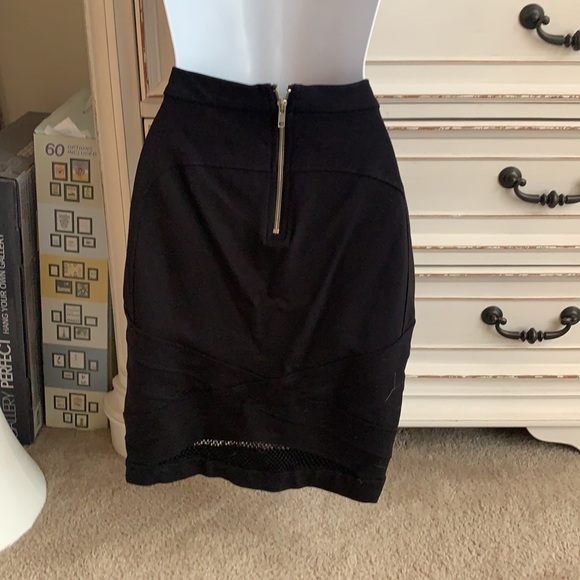 Black skirt - Picture 3 of 3